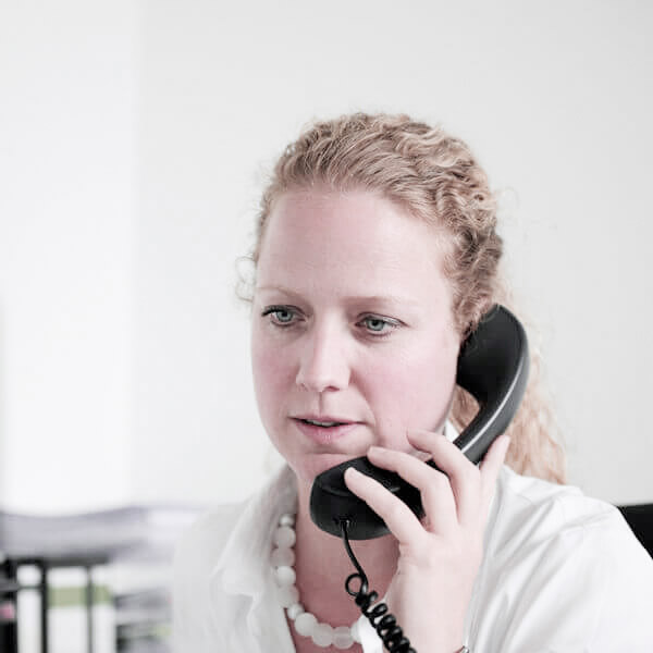 Mitarbeiterin-Telefon_600x600px